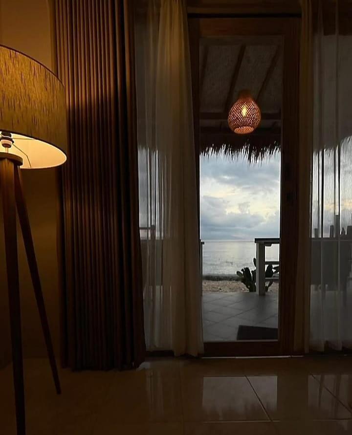 Gasthuis Vns Beachfront Toyapakeh